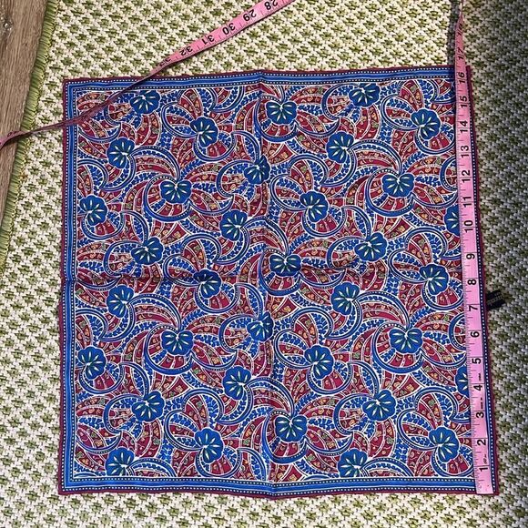 Allen Edmonds Silk Pocket Square - Picture 10 of 10